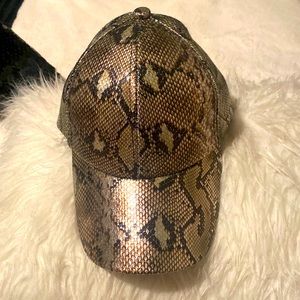 Adjustable snake print hat